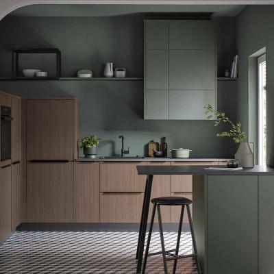 Vegas Gruen Metallic Walnuss Natur Header 2560x1250